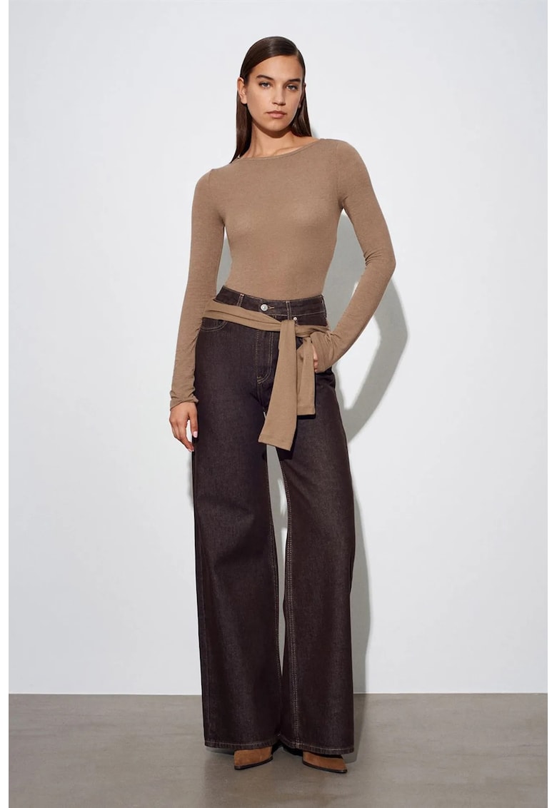 Bluze dama - bluza cu guler barcuta - maneca lunga - maro camel - casual