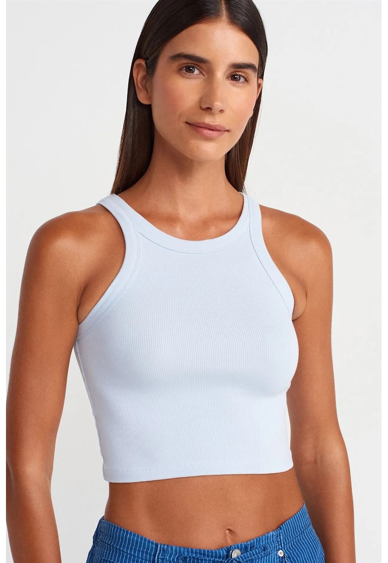 Maiou crop - fara maneci - albastru deschis - material tricotat cu elastan