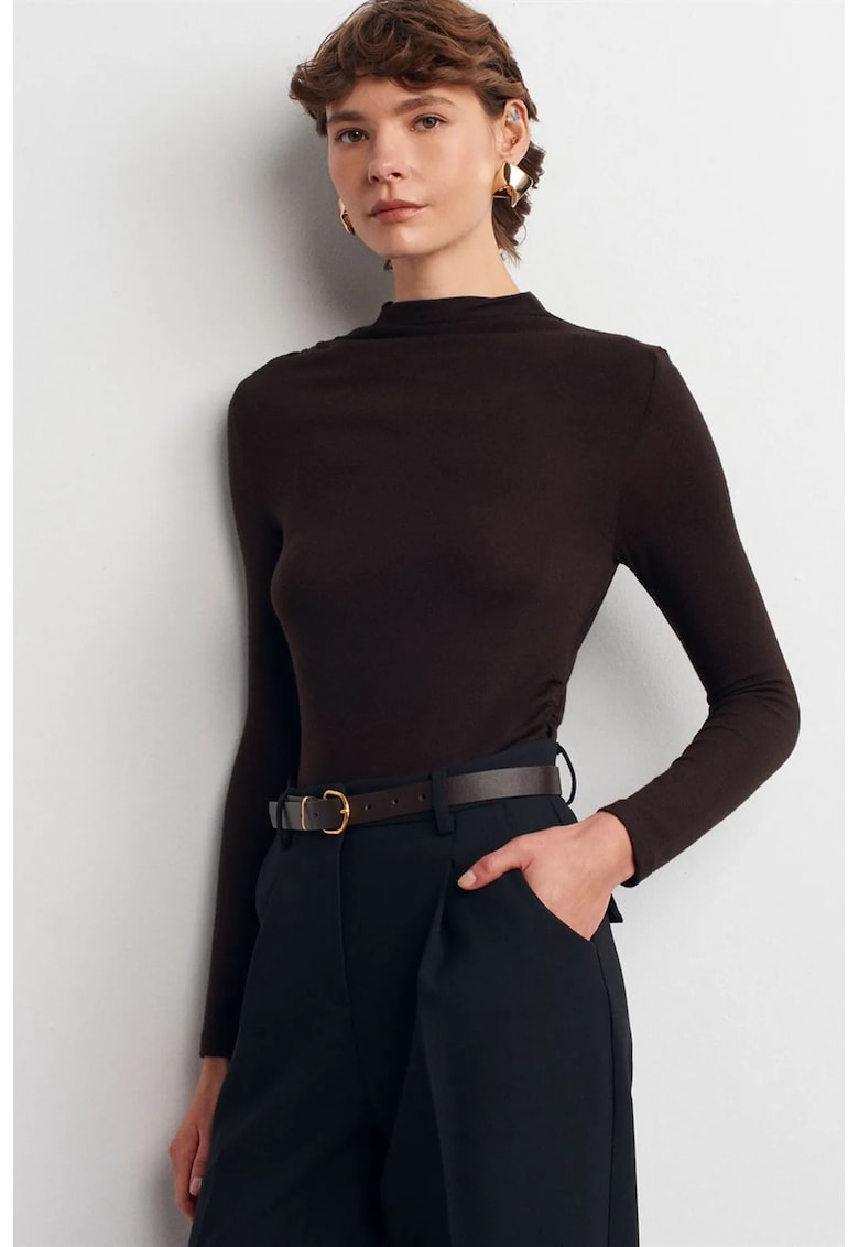 Bluze dama - bluza mulata cu guler pe jumatate - maro cafea - cu nervuri