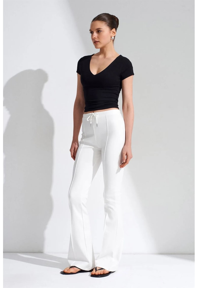 Pantaloni dama - evazati - talie medie - alb - jerseu