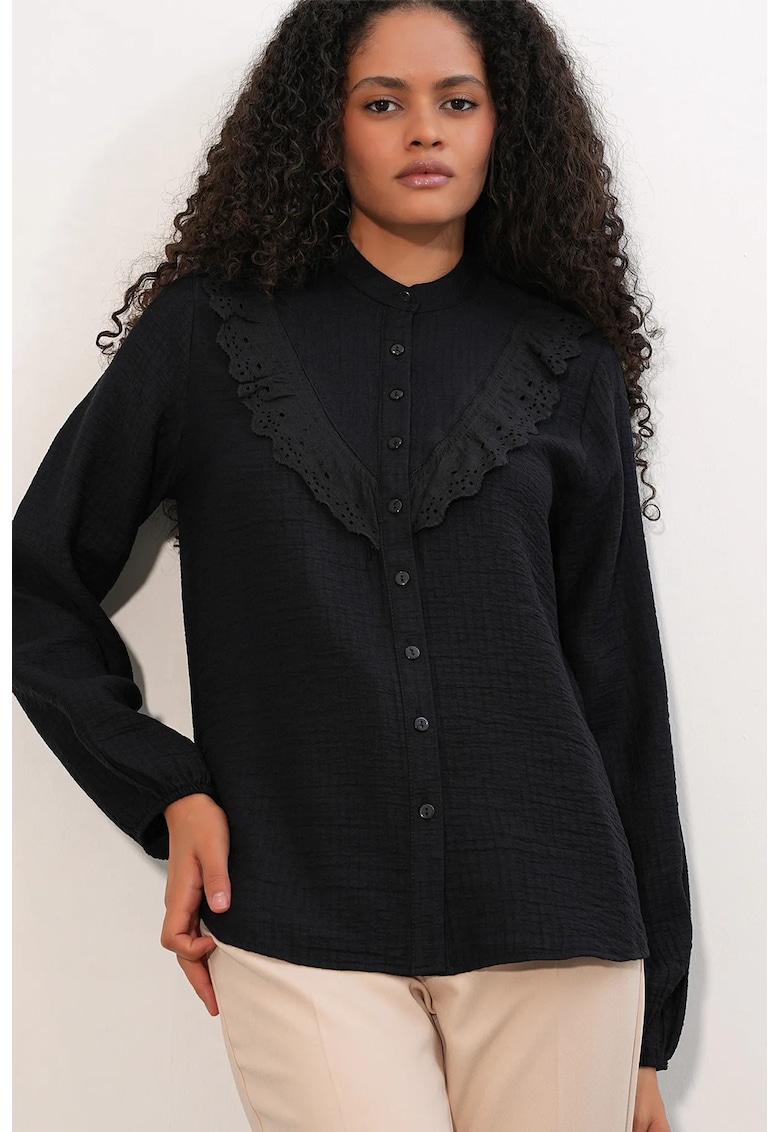 Camasi dama - camasa lunga - neagra - din viscoza si nailon - cu guler mandarin - maneca lunga - detalii volanase
