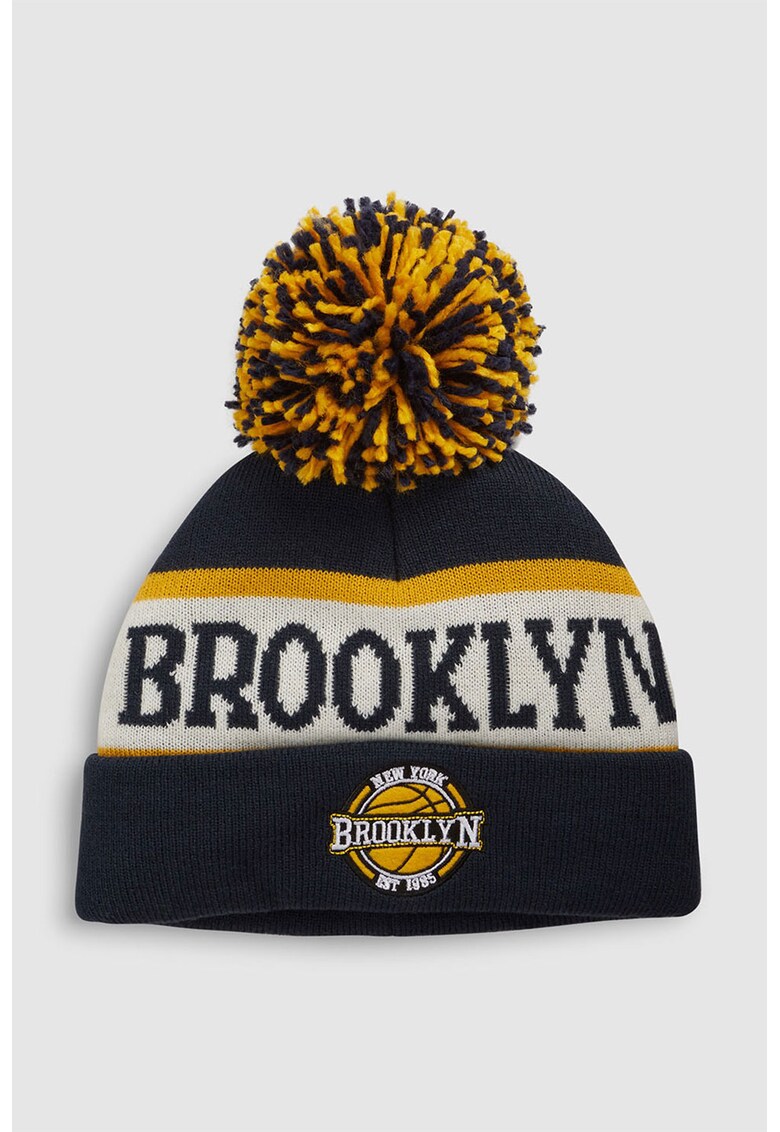 Caciula elastica cu ciucure Caciula elastica cu ciucure