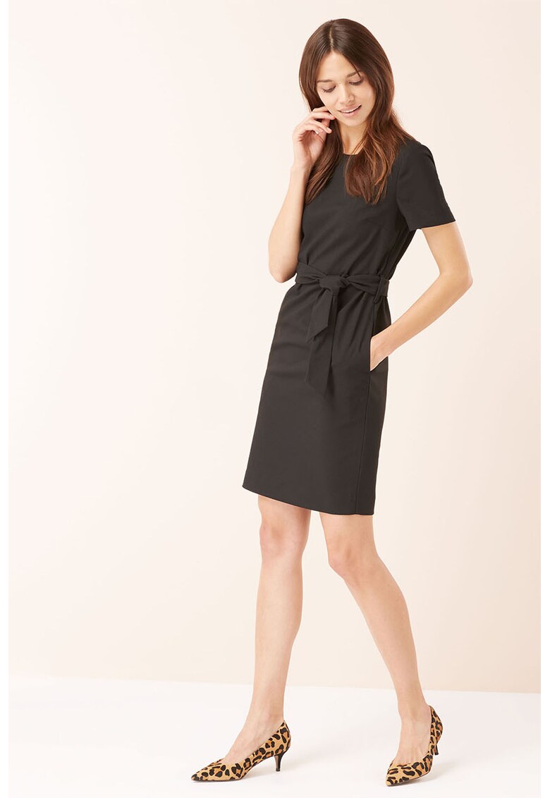 Rochie dreapta cu un cordon in talie