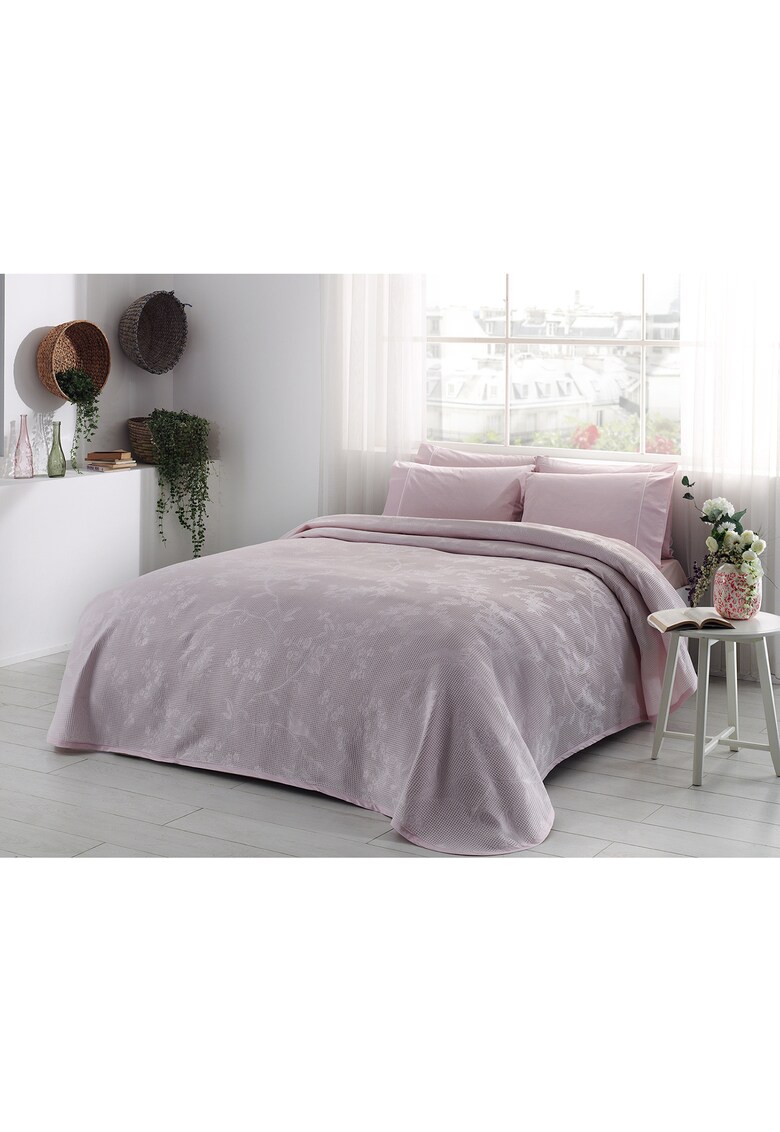 Lenjerie de pat pentru 2 persoane Flower Jaquard cuvertura 230x250 cm - cearceaf pat cu elastic 160x200 cm si 2 fete de perna 50x70 cm - roz pal