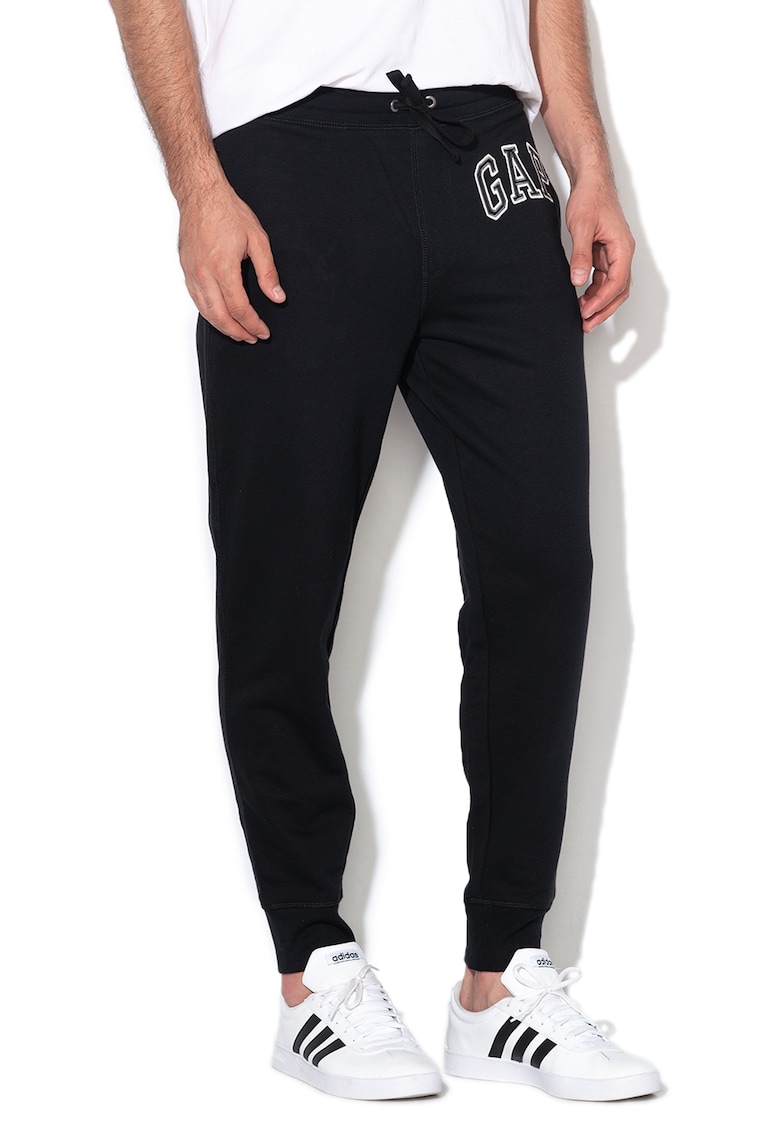 Pantaloni sport cu captuseala din material fleece si broderie logo