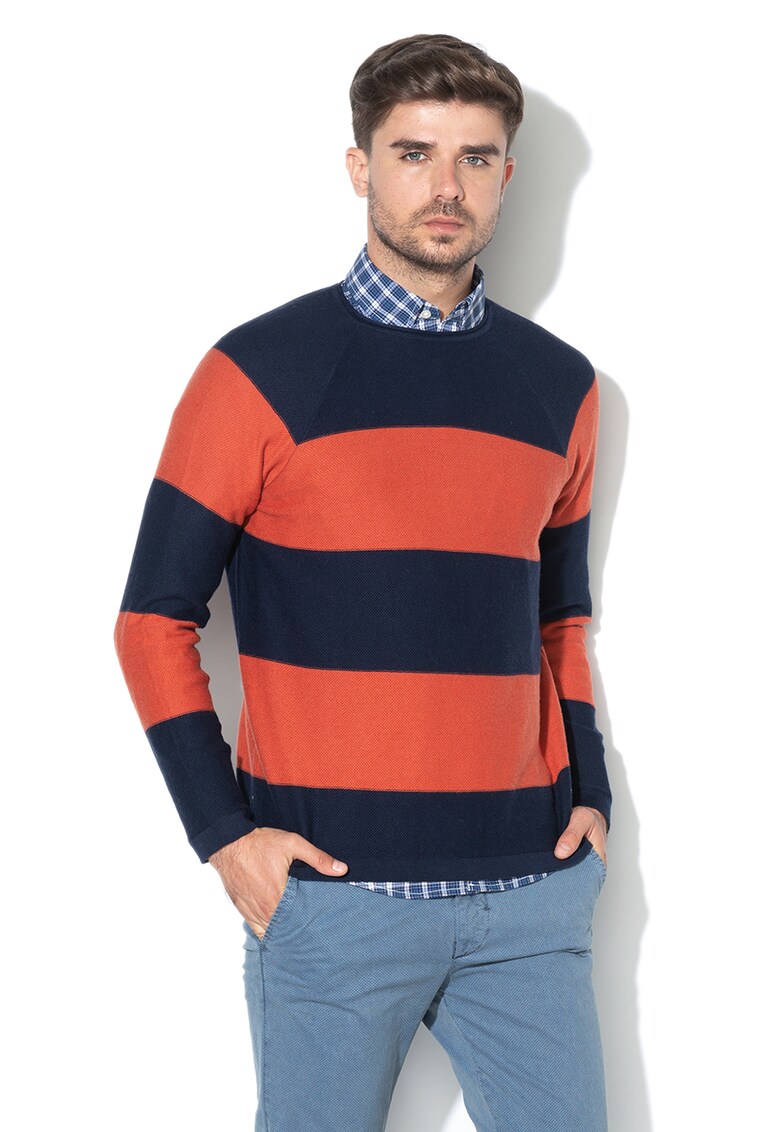 Pulover din tricot fin - cu model in dungi