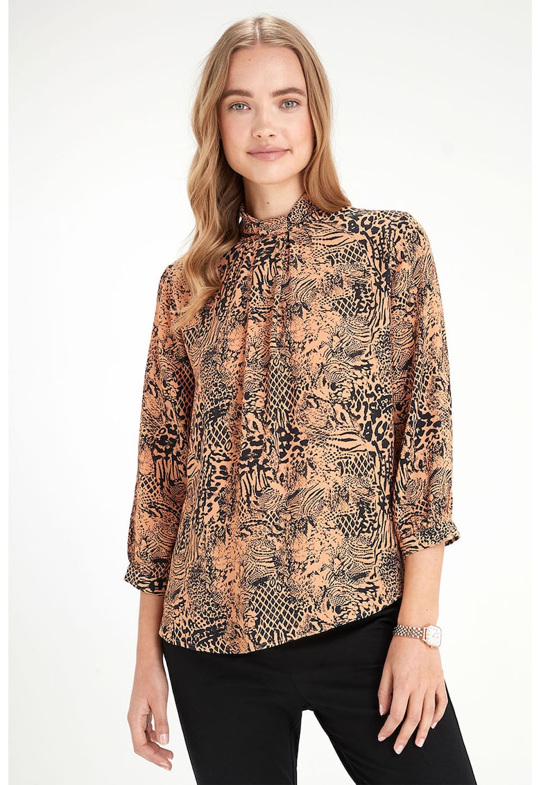 Bluza cu animal print si guler mediu