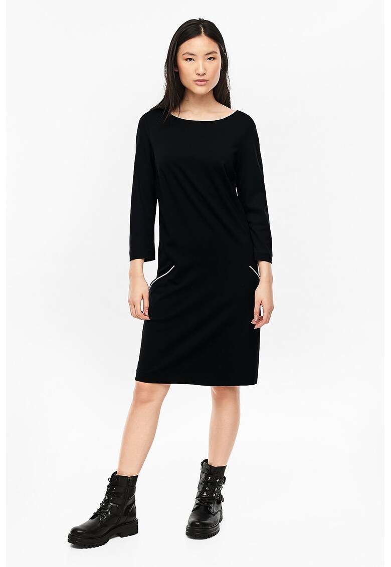 Rochie cu croiala dreapta si buzunare oblice