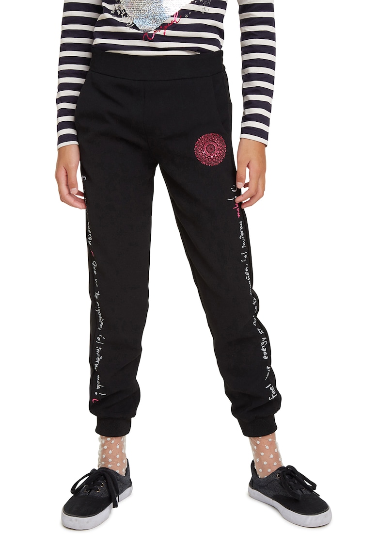 Pantaloni sport cu imprimeu text