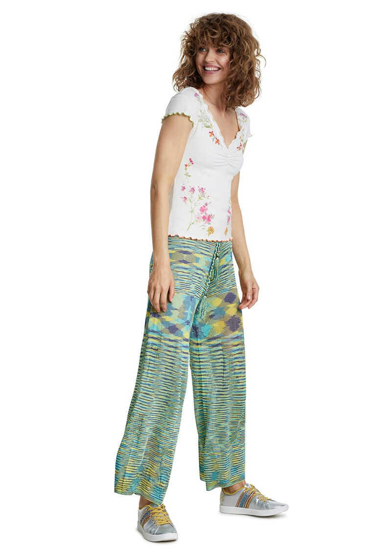 Tricou cu decolteu in V si imprimeu floral