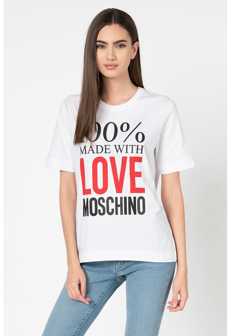 Tricou cu decolteu la baza gatului si aplicatie text