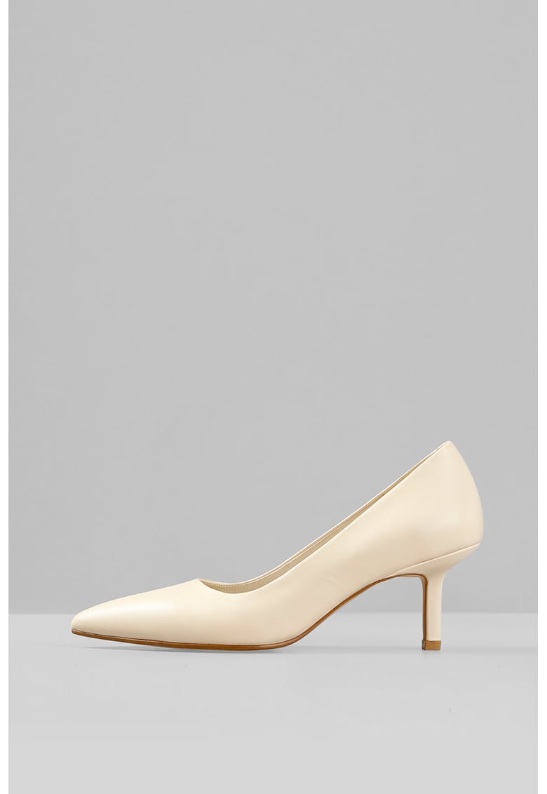 Pantofi de piele cu varf ascutit