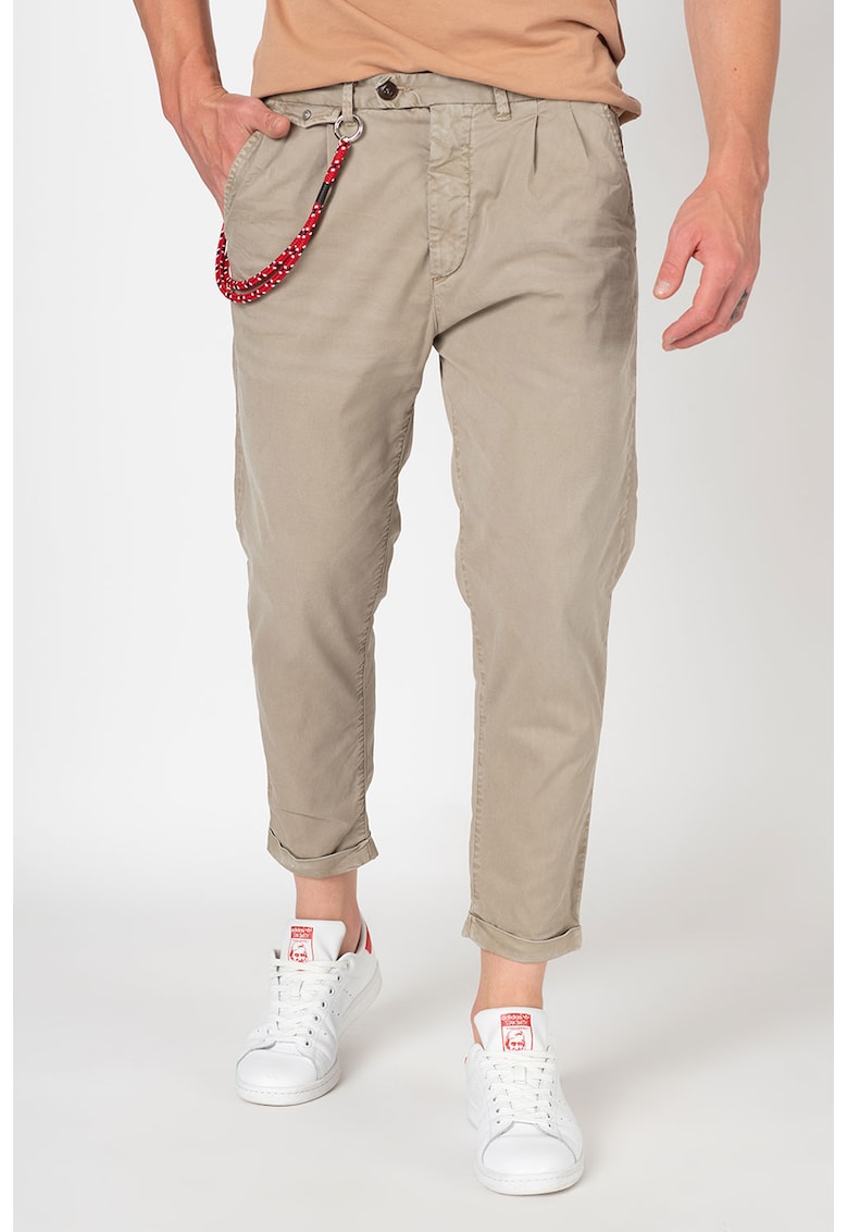 Pantaloni chino conici