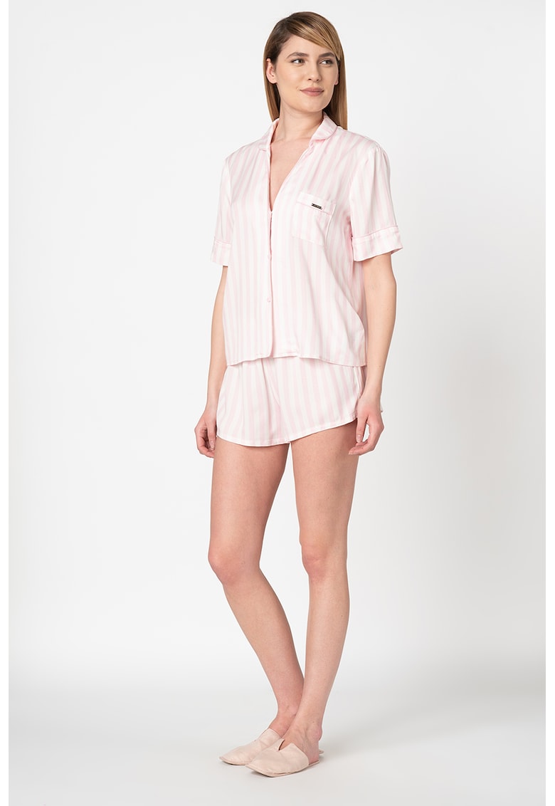 Pijama cu pantaloni scurti si dungi