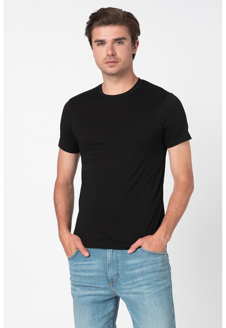 Tricou slim fit cu decolteu la baza gatului 22