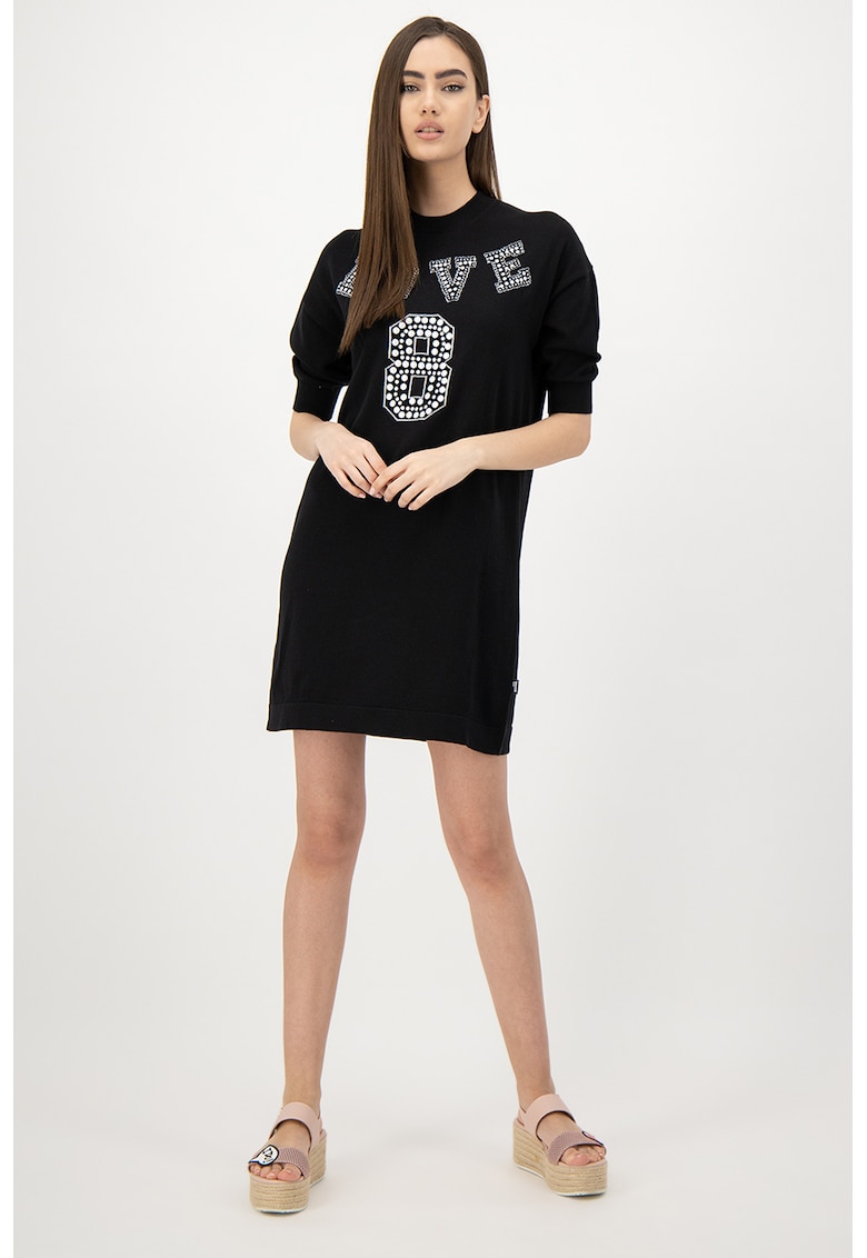 Rochie pulover tricotata fin cu aplicatie pe piept