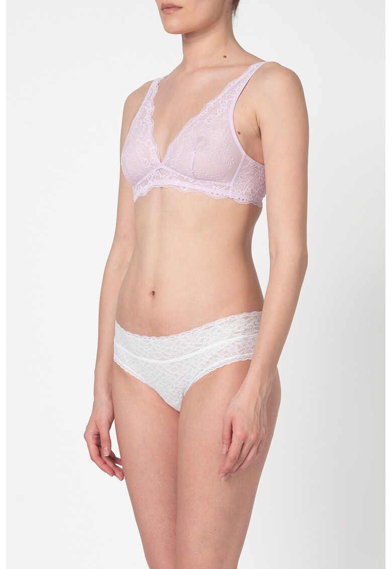 Sutien de dantela cu cupe triunghiulare