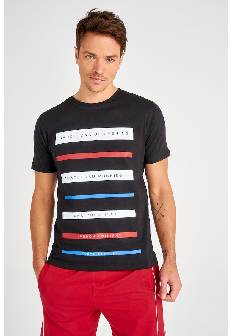 Tricou cu imprimeu grafic si text