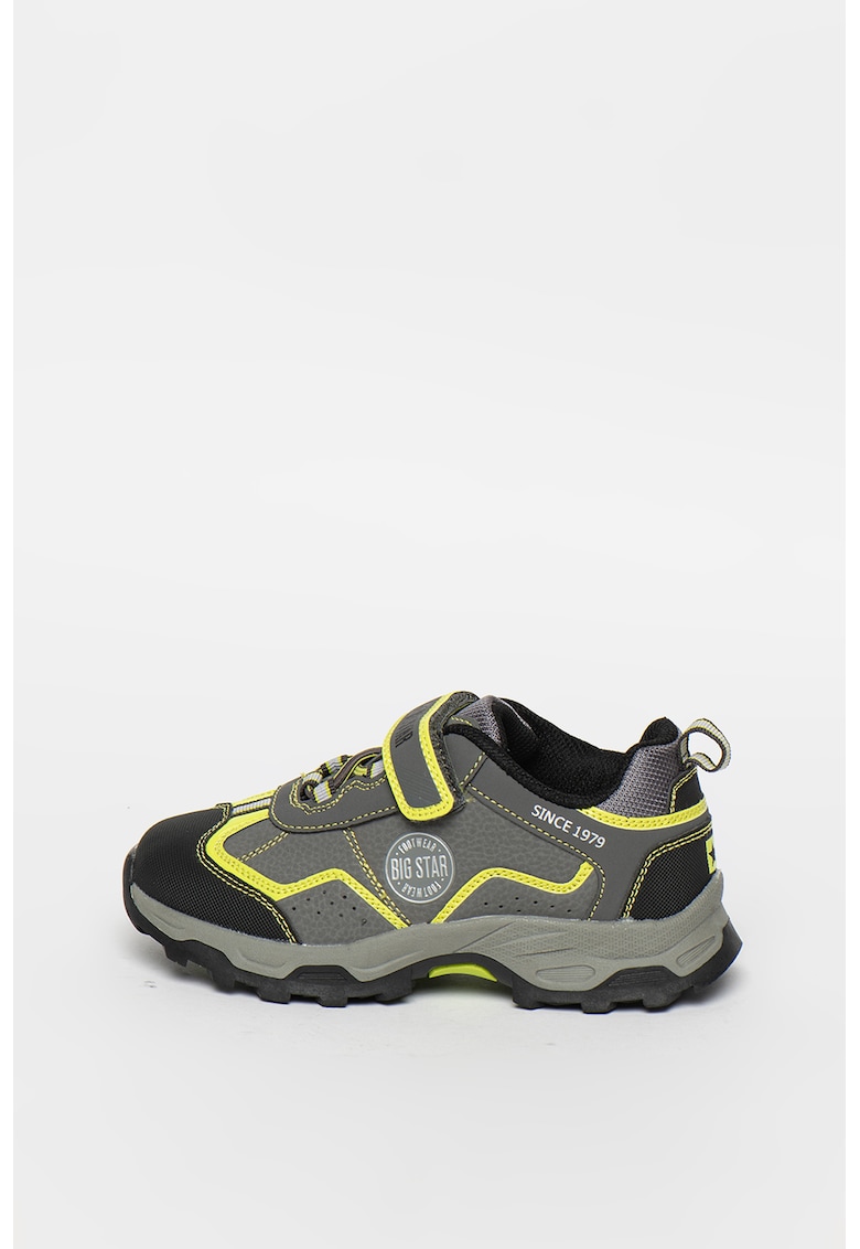 Pantofi casual cu accente contrastante