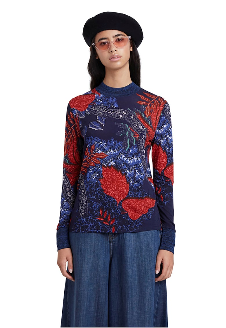 Bluza cu decolteu la baza gatului si imprimeu abstract