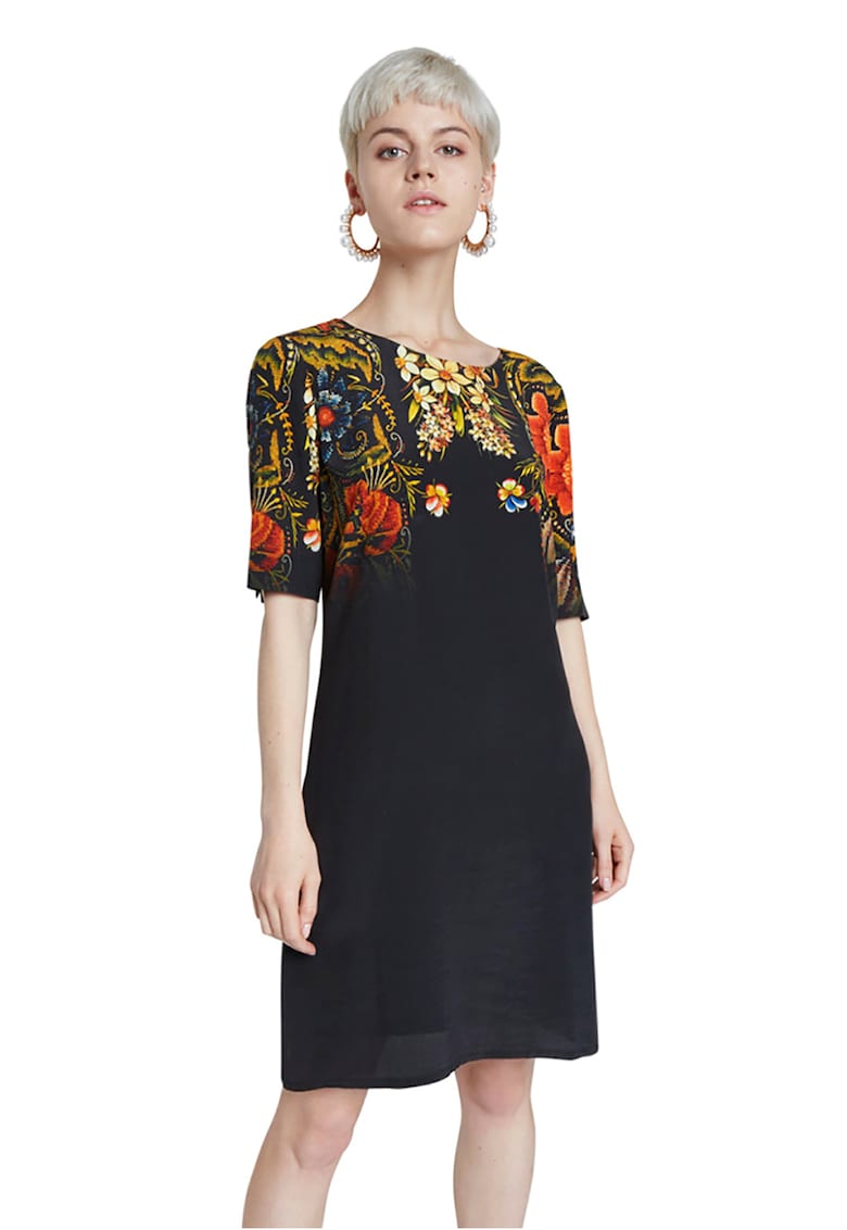 Rochie cu croiala dreapta si detalii florale