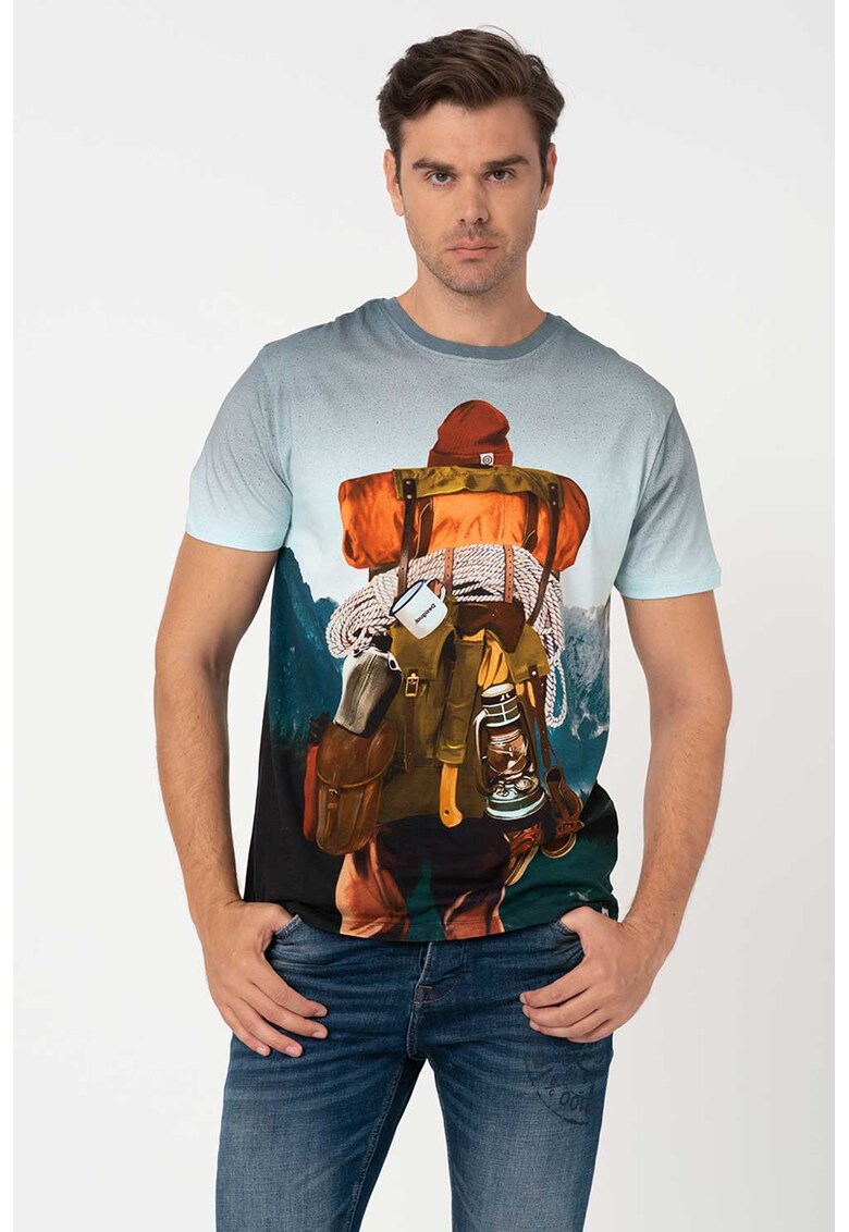 Tricou cu decolteu la baza gatului si imprimeu grafic Blas