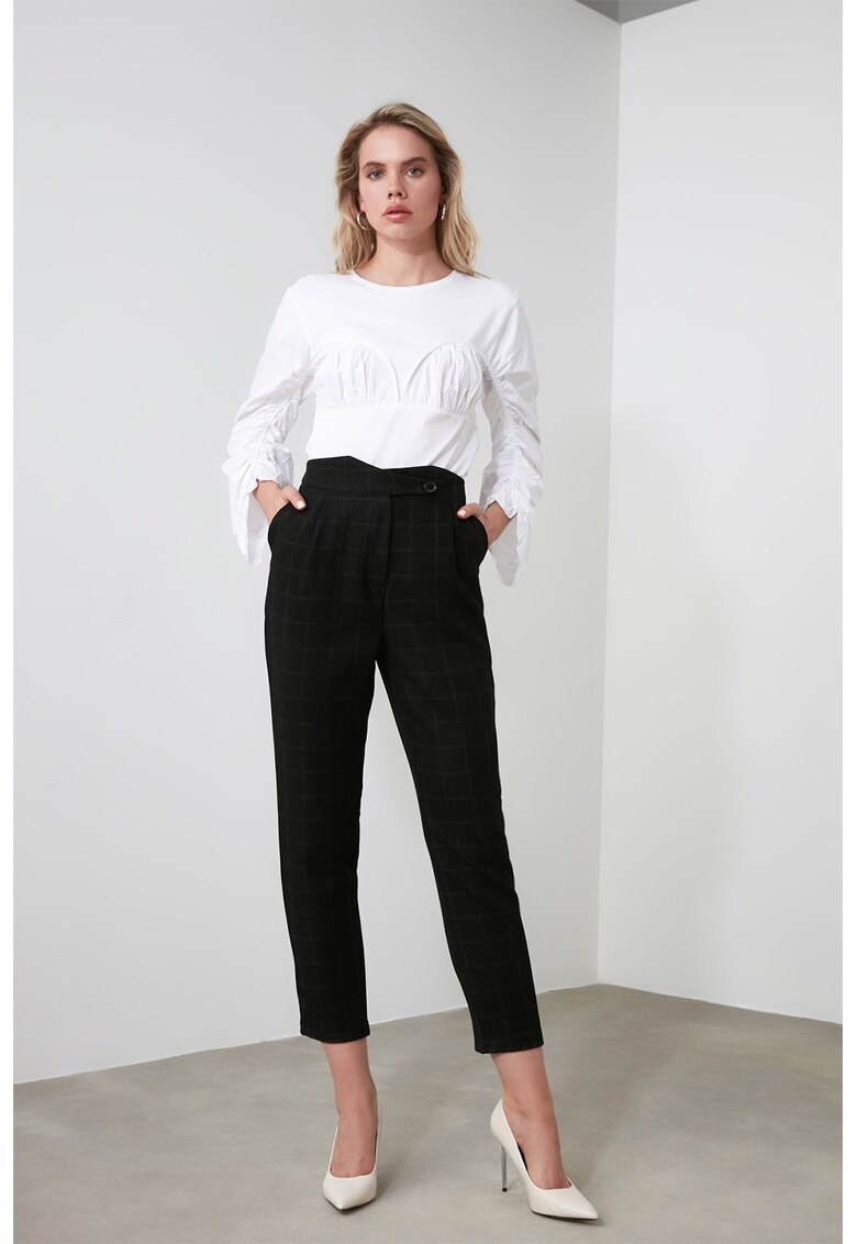 Pantaloni crop cu model in carouri