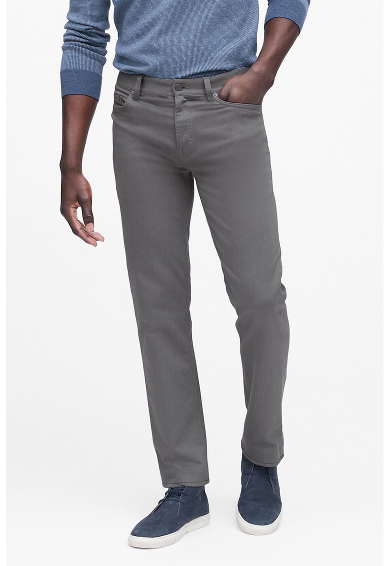 Pantaloni slim fit drepti Traveler