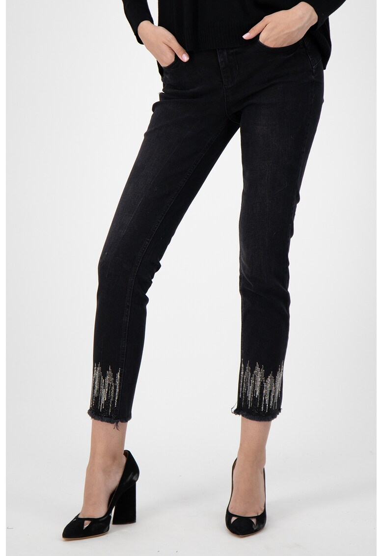 Blugi capri skinny cu strasuri