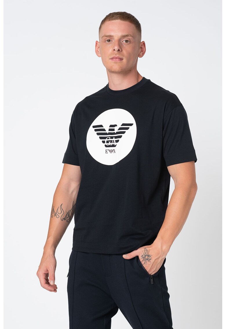 Tricou cu decolteu la baza gatului si imprimeu logo