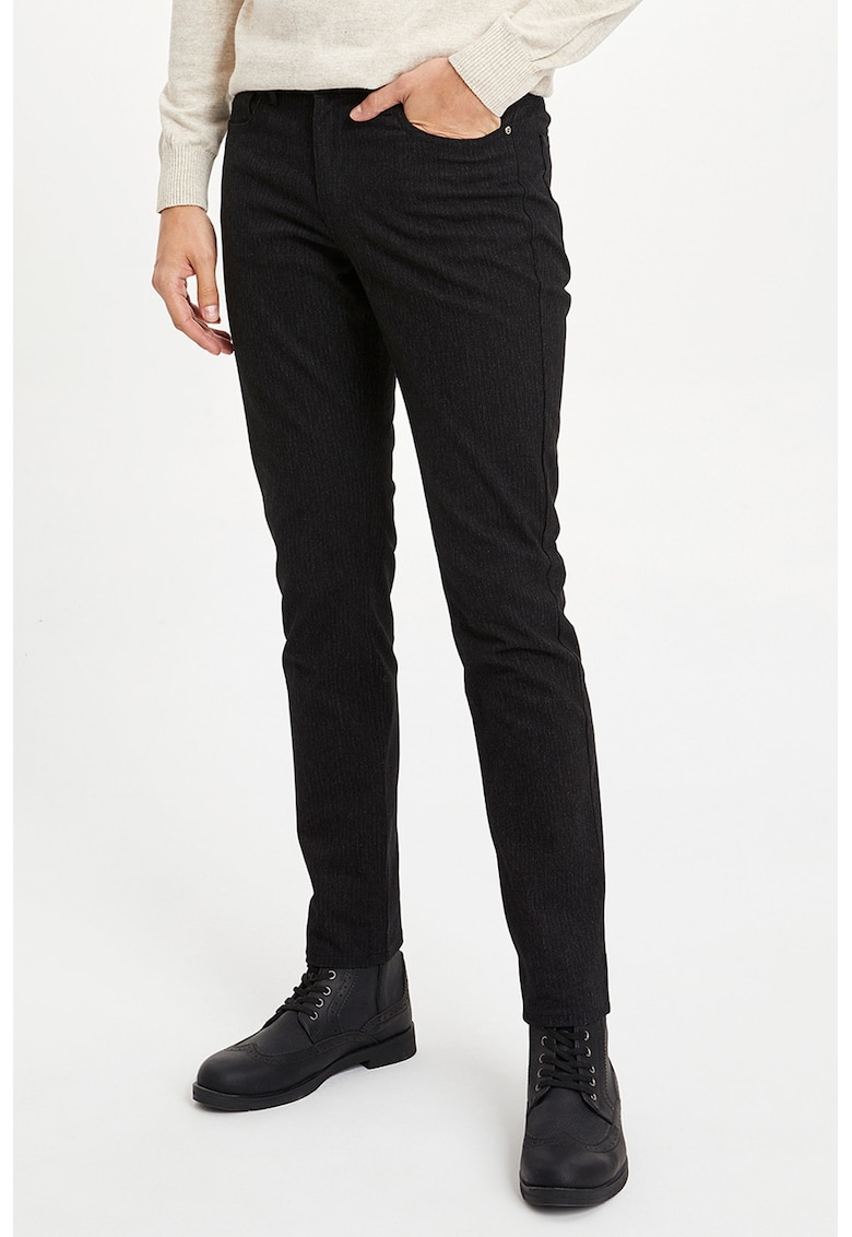 Pantaloni slim fit cu dungi discrete si 5 buzunare