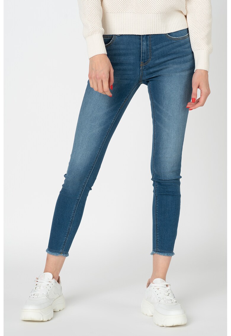 Blugi crop skinny cu terminatie franjurata Sonja