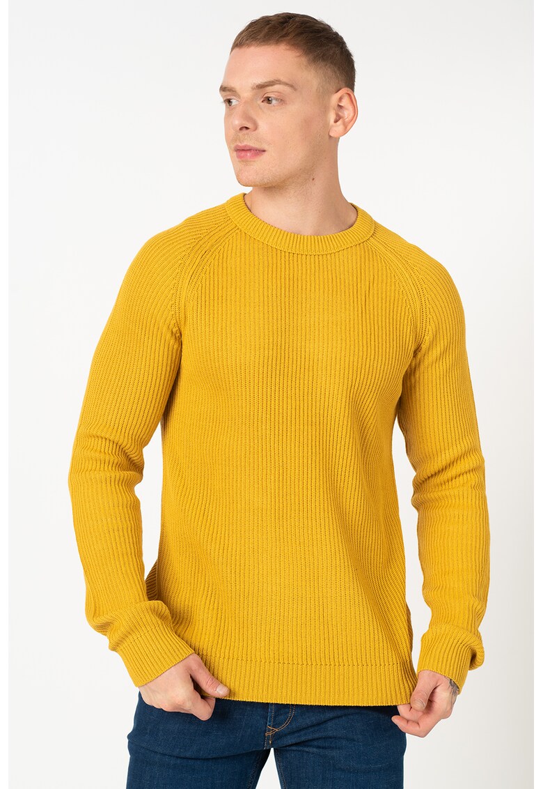 Pulover cu decolteu la baza gatului si maneci raglan