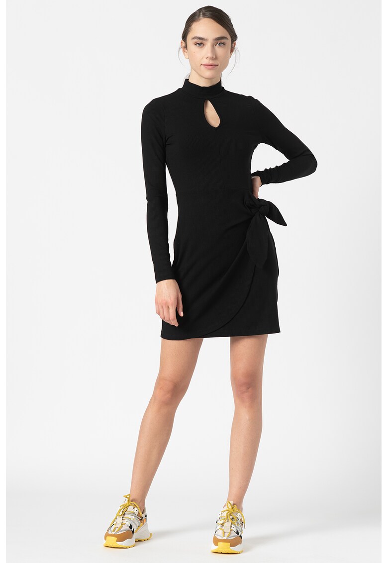 Rochie mini cu decupaj frontal