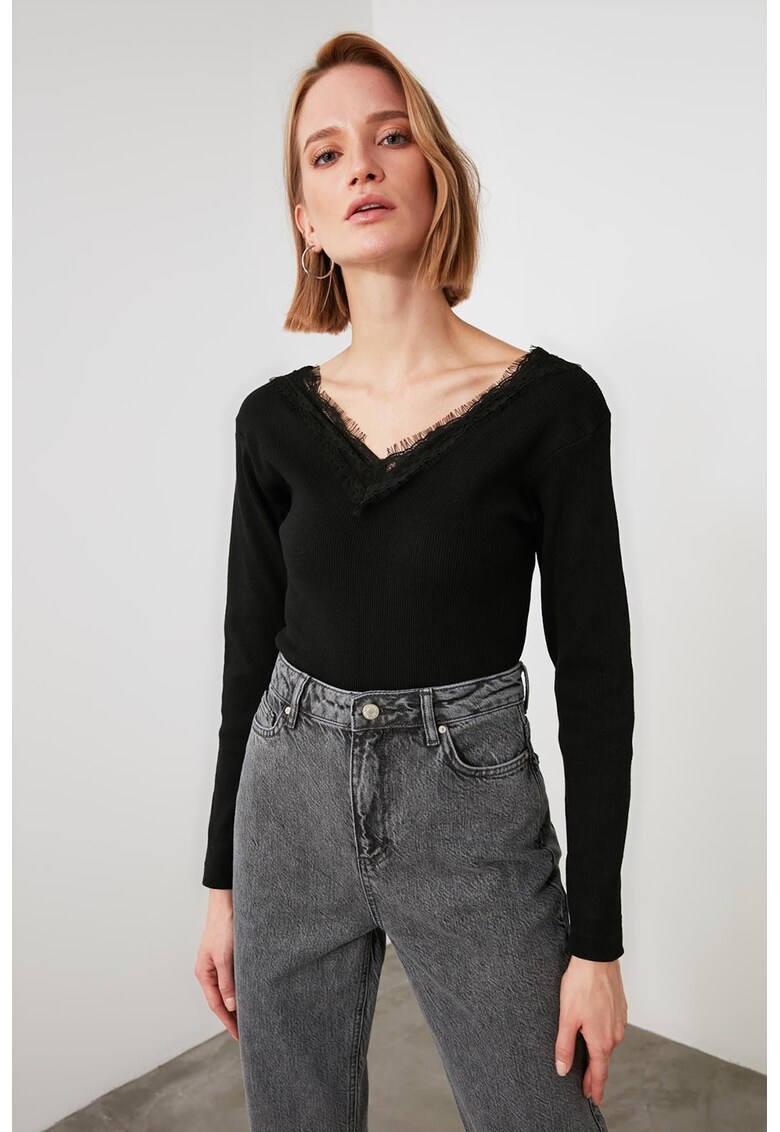 Bluza cu garnitura din dantela Bluza cu garnitura din dantela