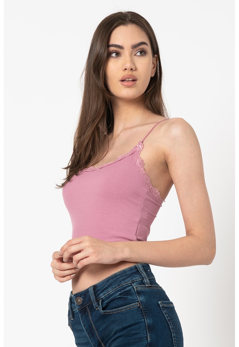 Top crop cu garnituri de dantela