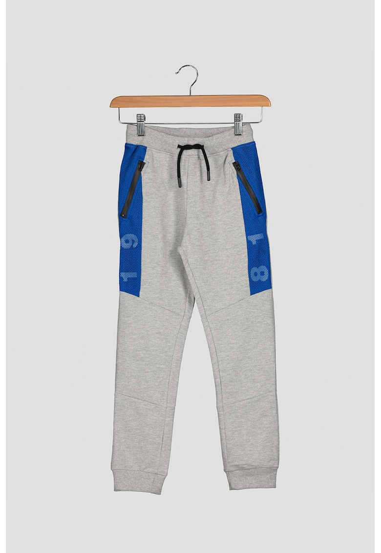 Pantaloni sport cu snur pentru ajustare in talie si buzunare cu fermoar
