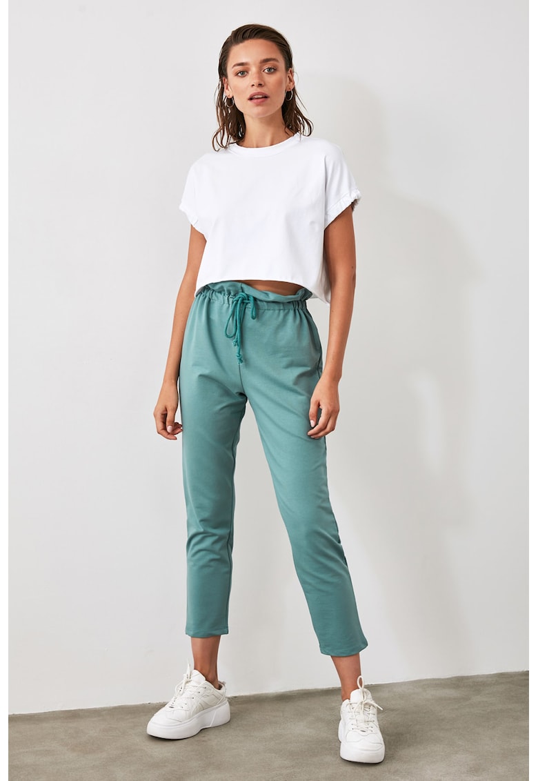 Pantaloni crop cu snur in talie