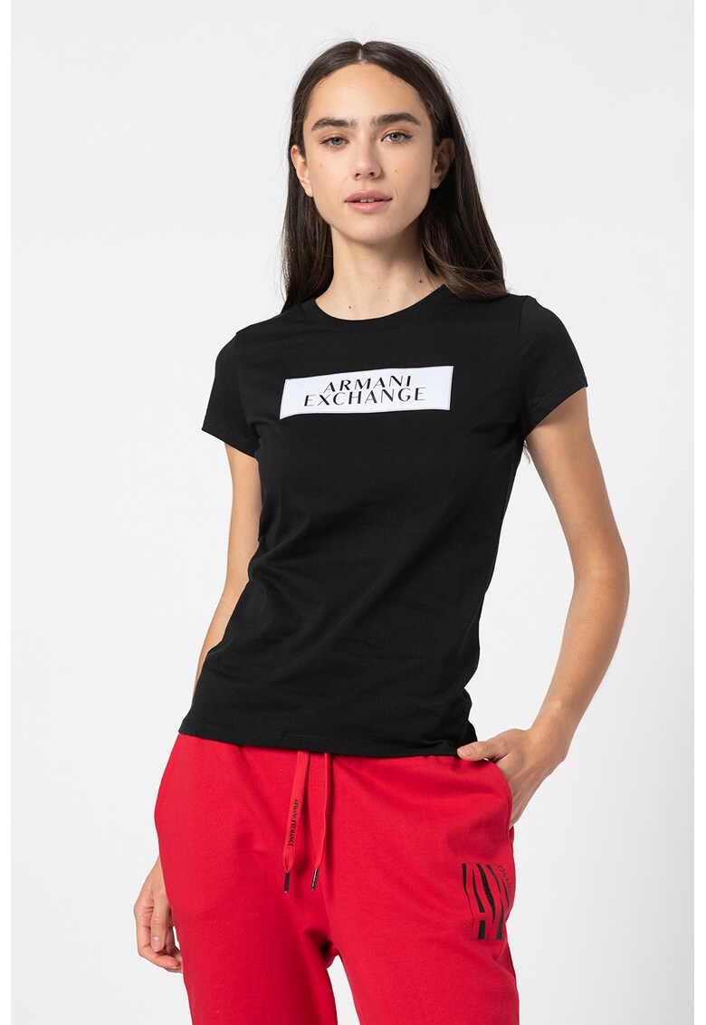 Tricou slim fit cu decolteu la baza gatului si imprimeu logo