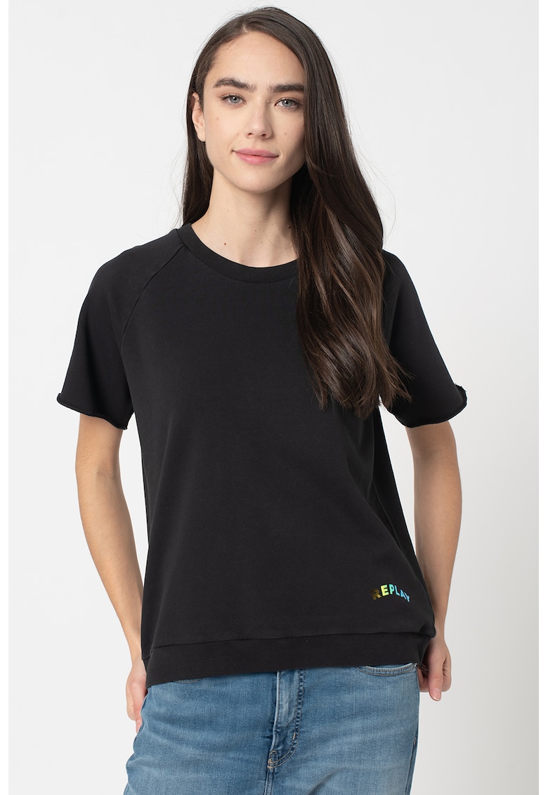 Tricou cu decolteu la baza gatului si maneci raglan