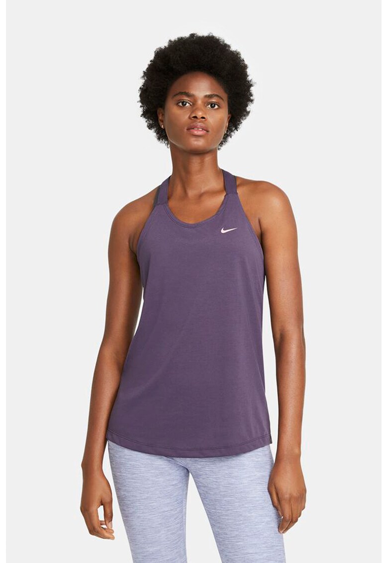 Top cu tehnologie Dri-Fit pentru fitness