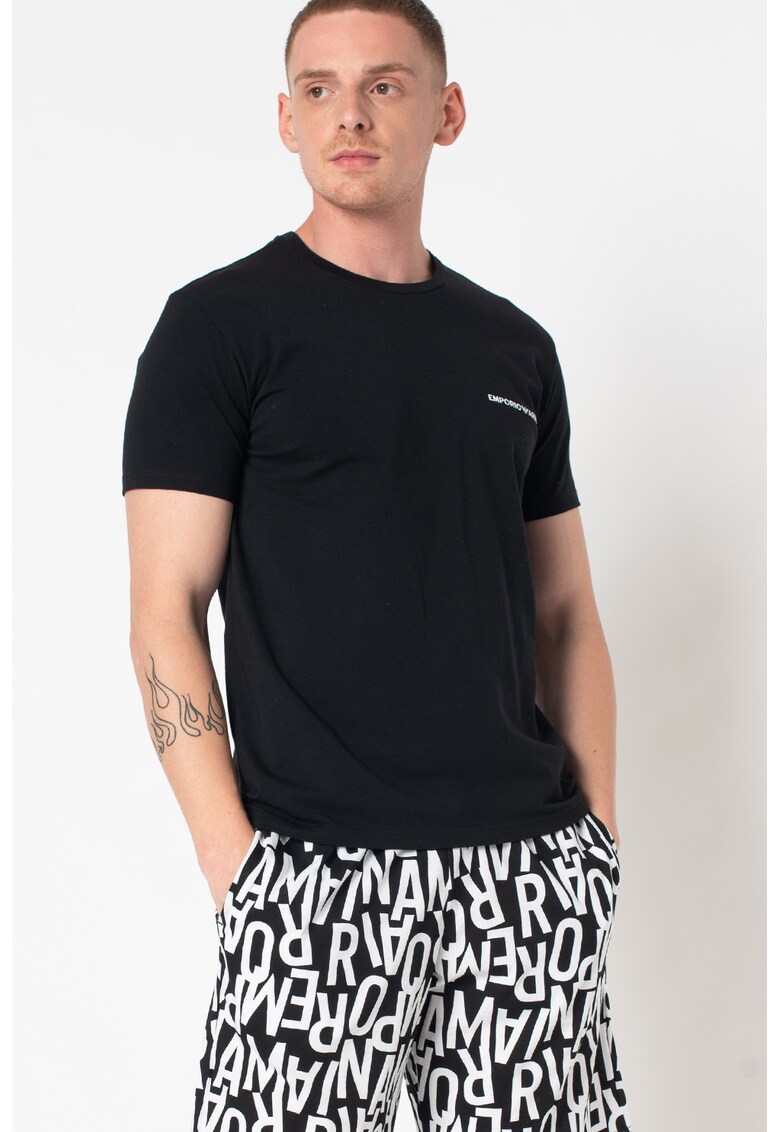 Pijama cu logo pe piept si pantaloni cu imprimeu