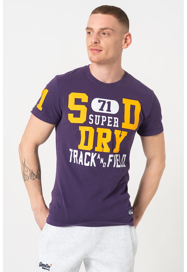 Tricou cu decolteu la baza gatului si imprimeu logo Track&Field imagine fashiondays.ro SUPERDRY