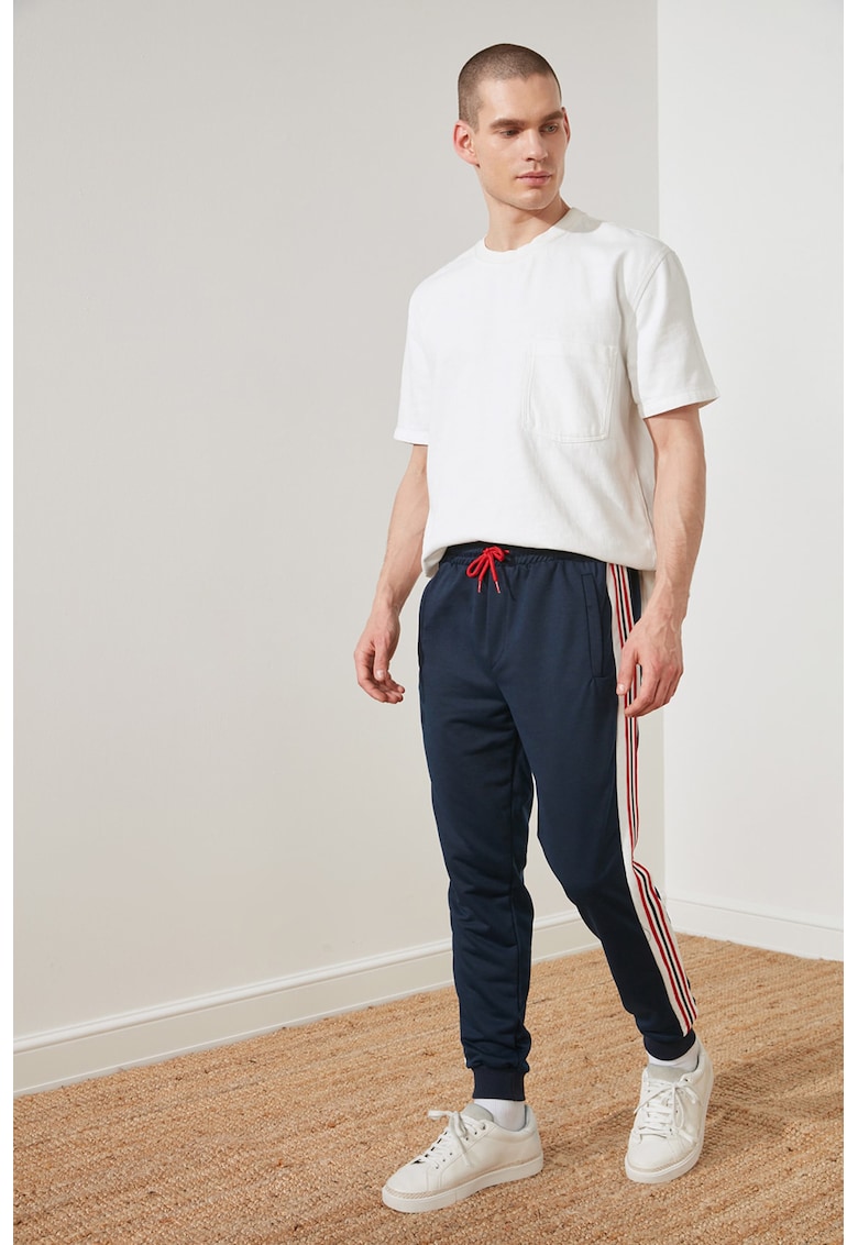 Pantaloni sport conici cu benzi laterale contrastante