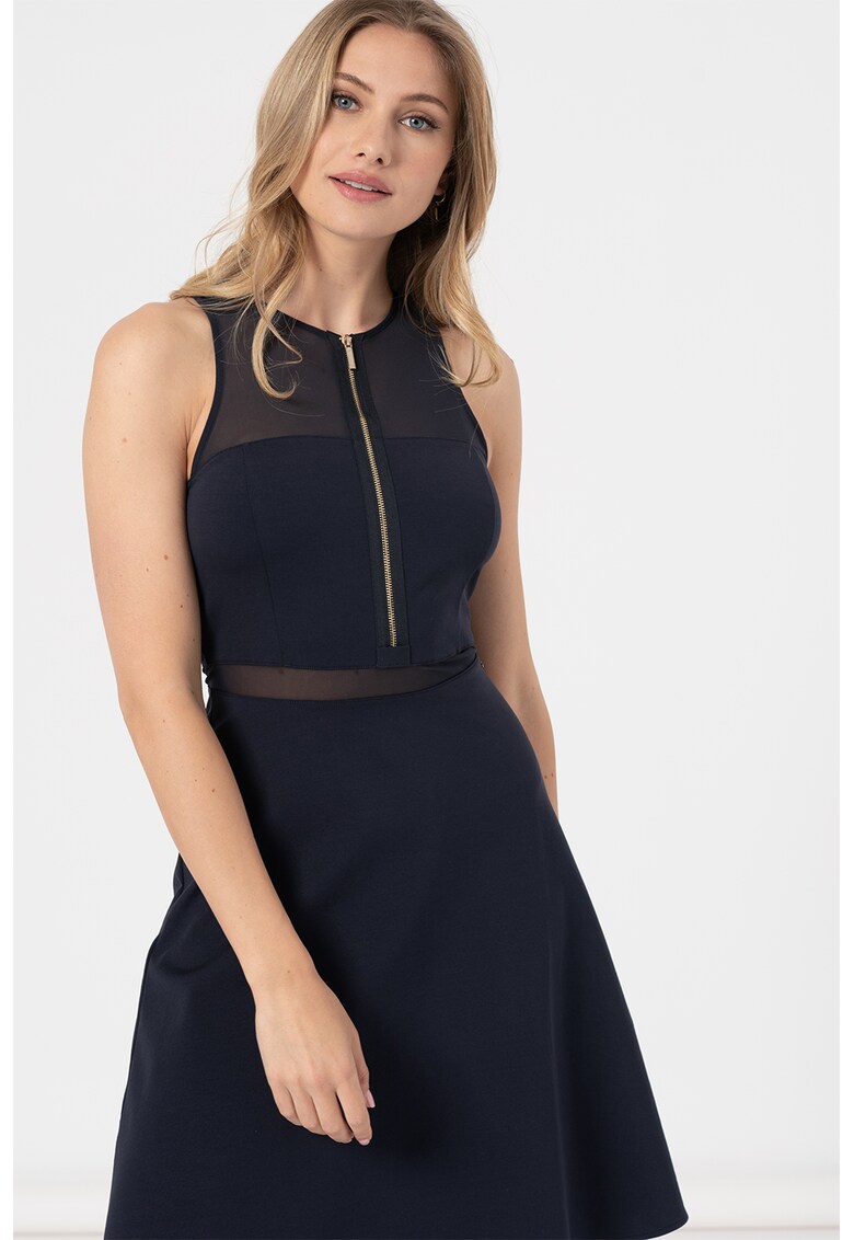 Rochie evazata cu insertii din plasa