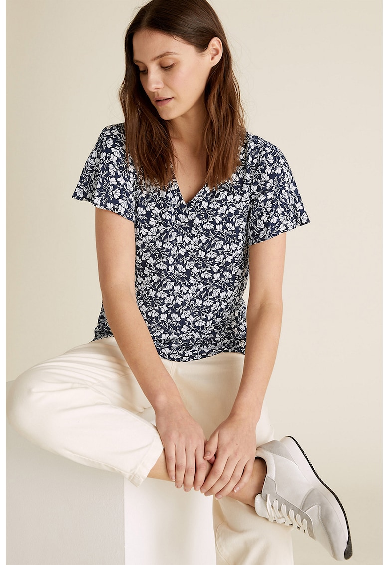 Tricou cu decolteu in V si model floral