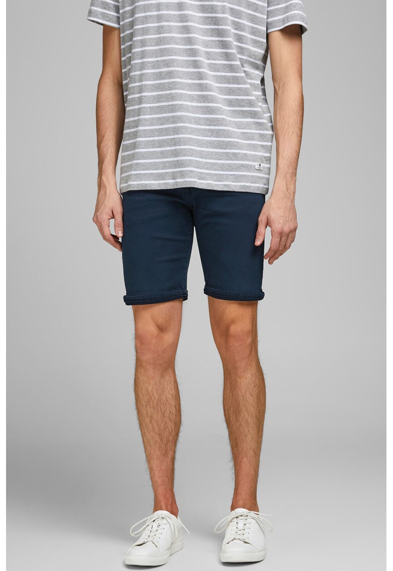 Pantaloni scurti slim fit cu talie medie