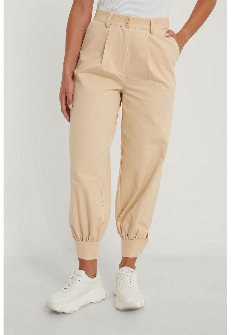 Pantaloni crop cu detalii plisate