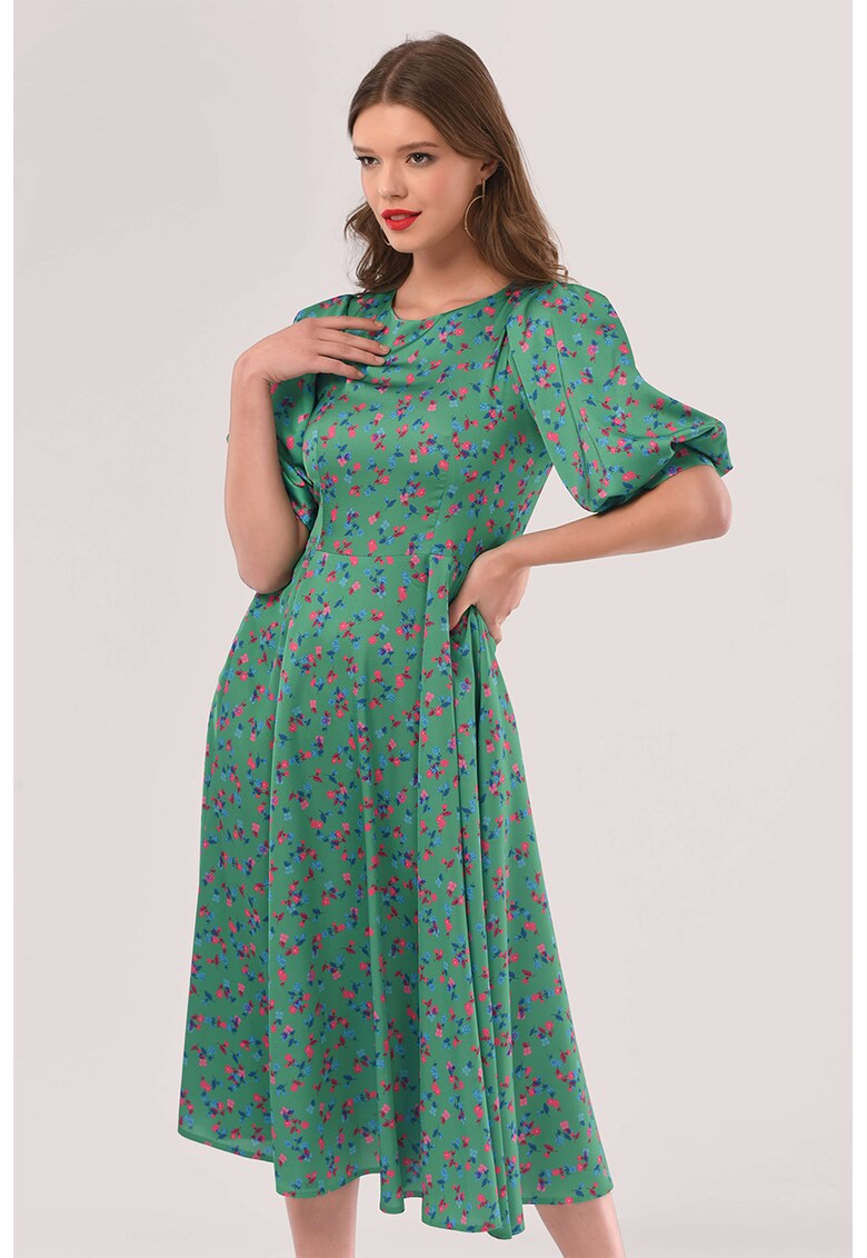 Rochie evazata cu aspect satinat si model floral