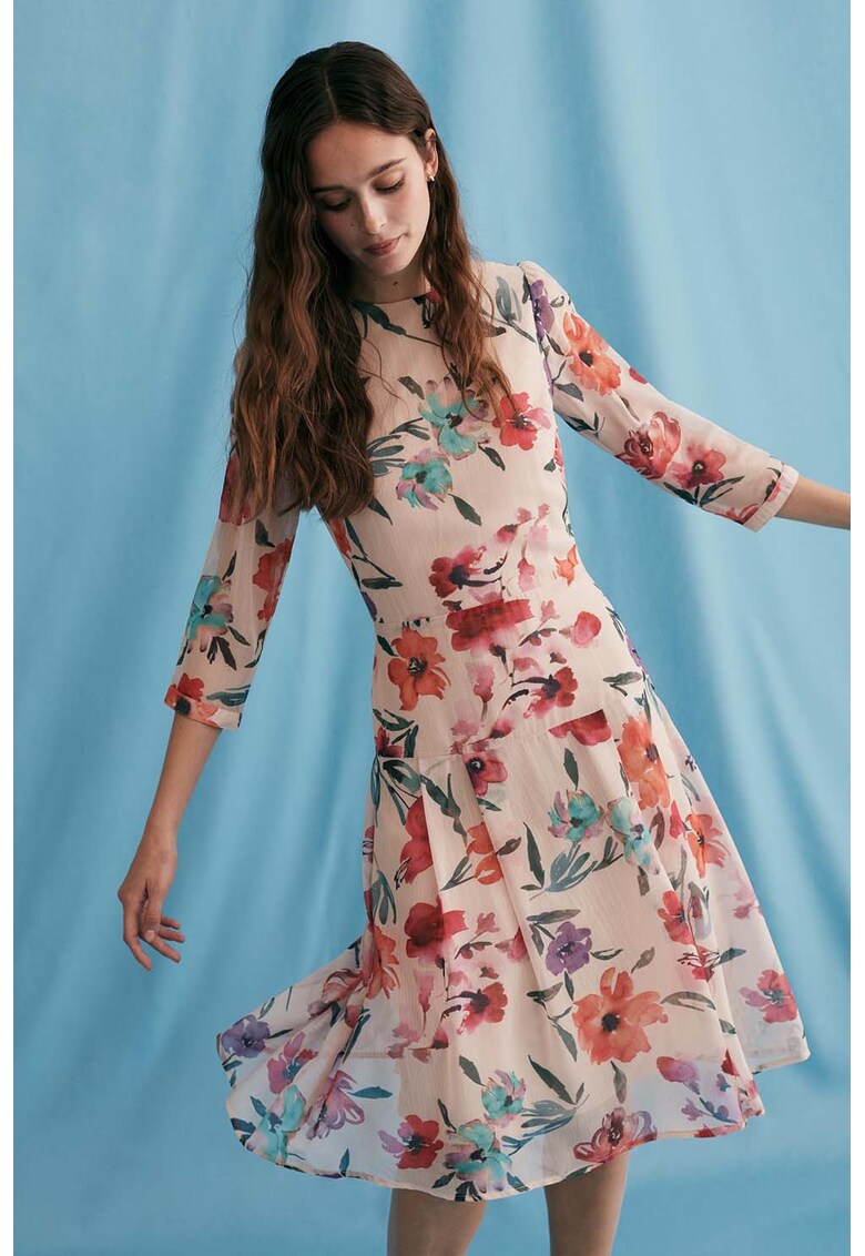 Rochie evazata din material creponat cu pliuri si decupaj